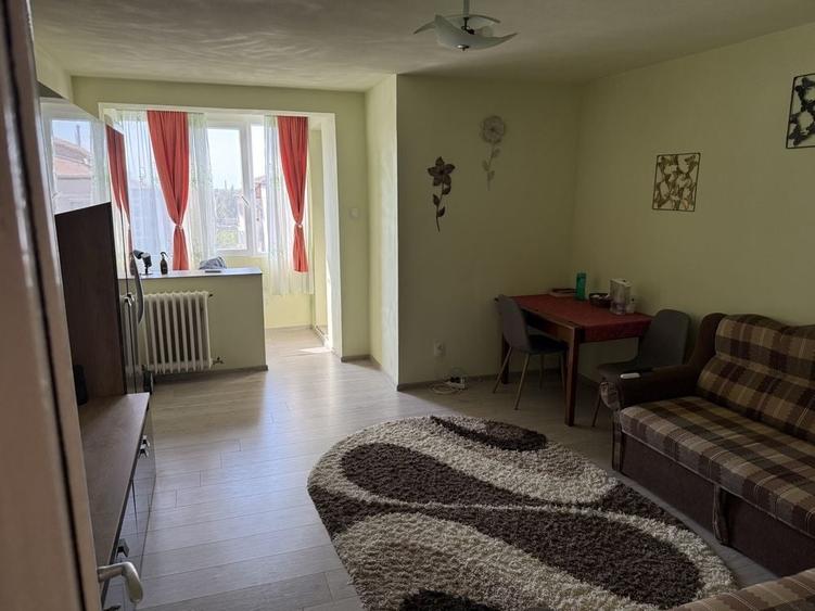 Garsonieră decomandată în Central