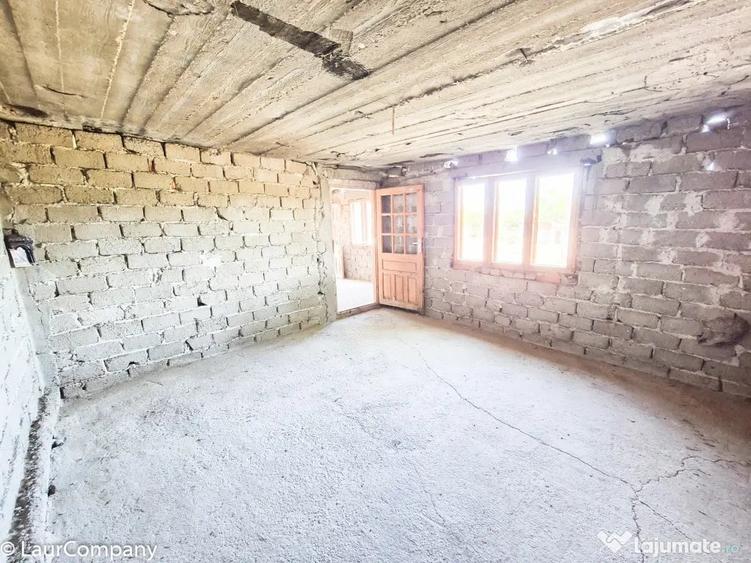 Casă cu 3 camere cu Teren 2000 Mp în Negrași