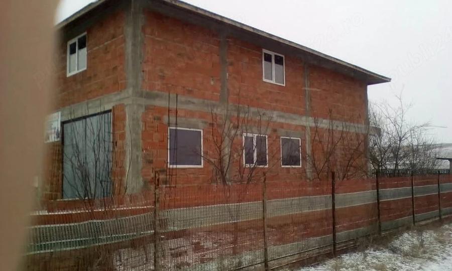 Casă cu 5 camere cu Teren 2500 Mp în Mârzănești