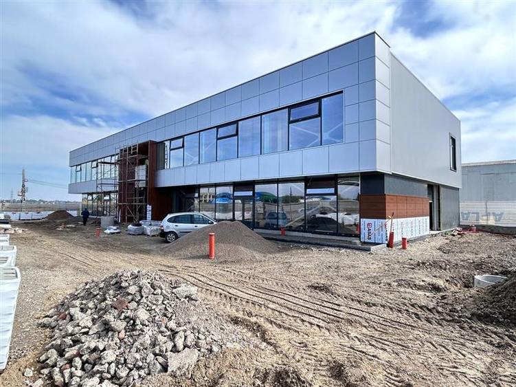 Spațiu comercial, de 638.40997314453 mp, în Tomești