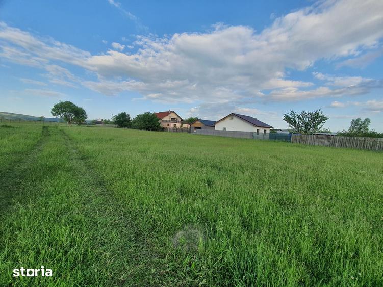 Teren de 500 mp, în Tractorul