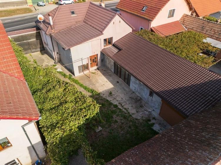 Casă individuală cu 5 camere cu Garaj în Bradu