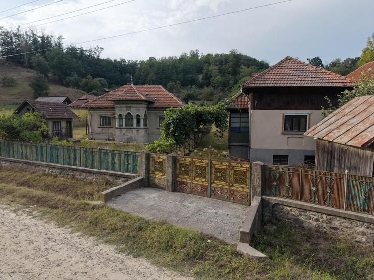 Casă cu 4 camere în Morăști