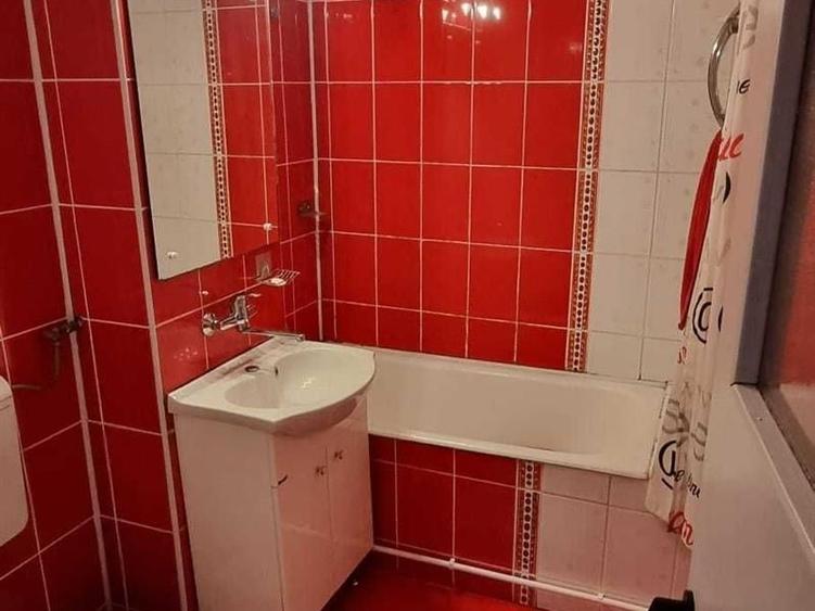 Apartament cu 3 camere decomandat, mobilat în Lăpuș