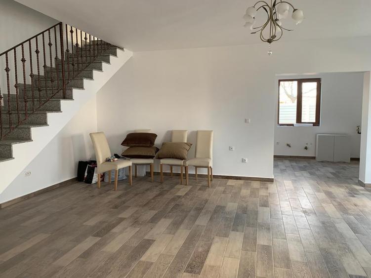 Casă cu 3 camere cu Teren 200 Mp în Strejnicu