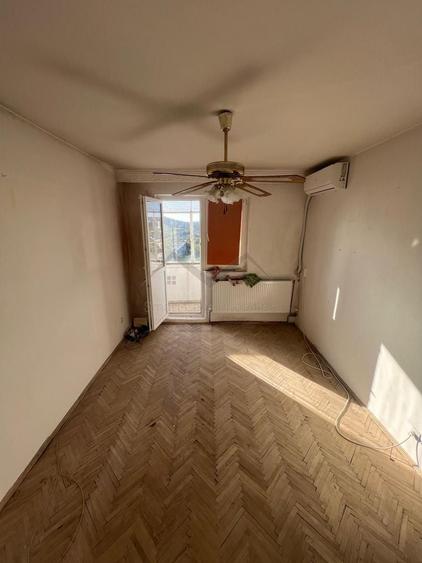 Apartament cu 2 camere decomandat în Podu Roș