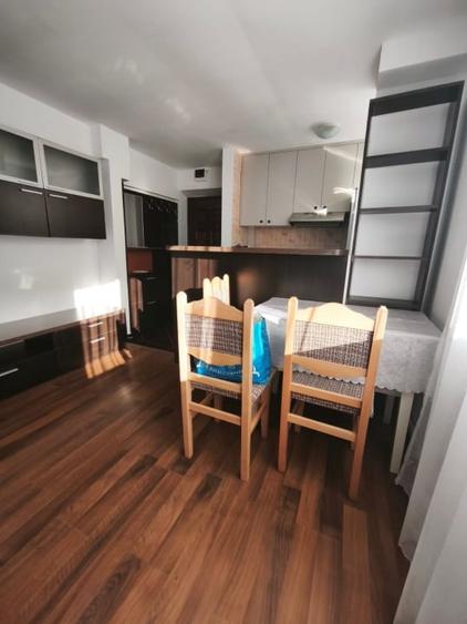 Apartament cu 2 camere semidecomandat, mobilat în Central