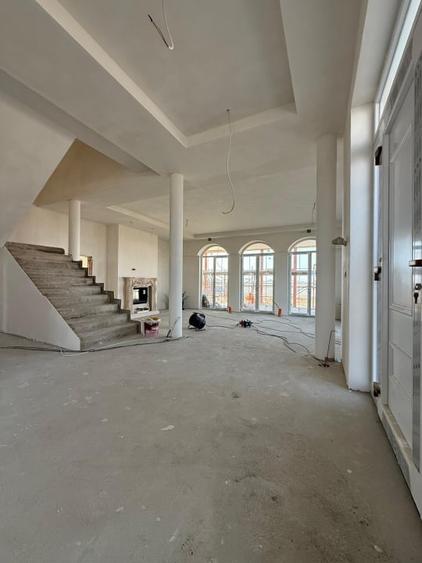Casă individuală cu 5 camere cu Piscina în Moșnița Nouă