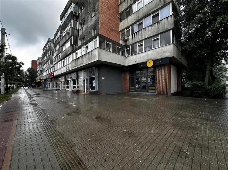 Spatiu comercial vitrat, 52mp, sos. Pacurari, zona postei - 9