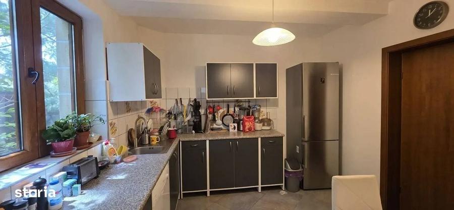 Casă cu 4 camere în Ostratu