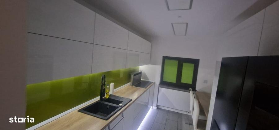 Apartament cu 4 camere decomandat în Central