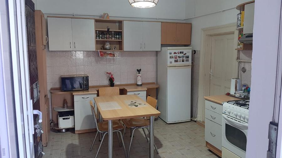 Casă individuală cu 5 camere cu Canalizare în Lipovei