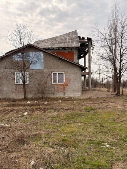 Casă cu Teren 2400 Mp în Potârnichești