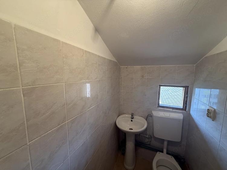 Apartament cu 4 camere semidecomandat în Aradului