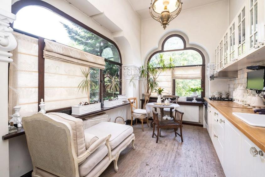 Apartament cu 4 camere circular în Calea Victoriei