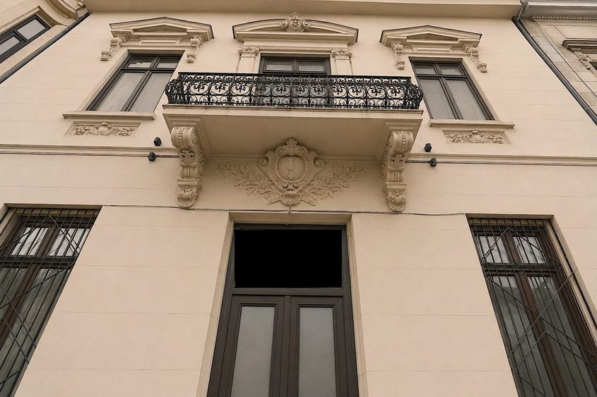 Casă cu 12 camere cu Canalizare în P-ța Rosetti
