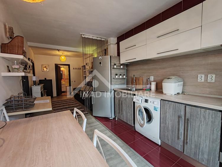 Apartament cu 3 camere semidecomandat, mobilat în Florești