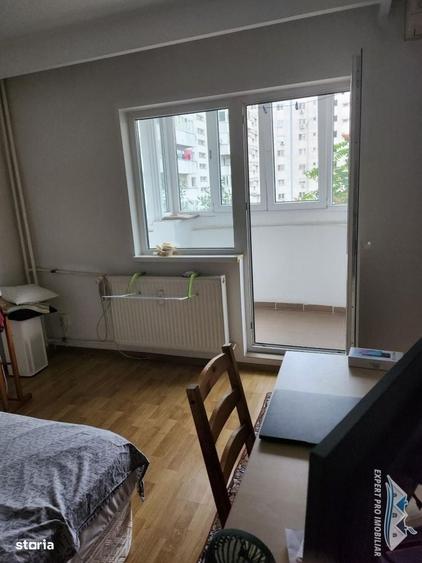 Apartament cu 3 camere decomandat în Drumul Sării