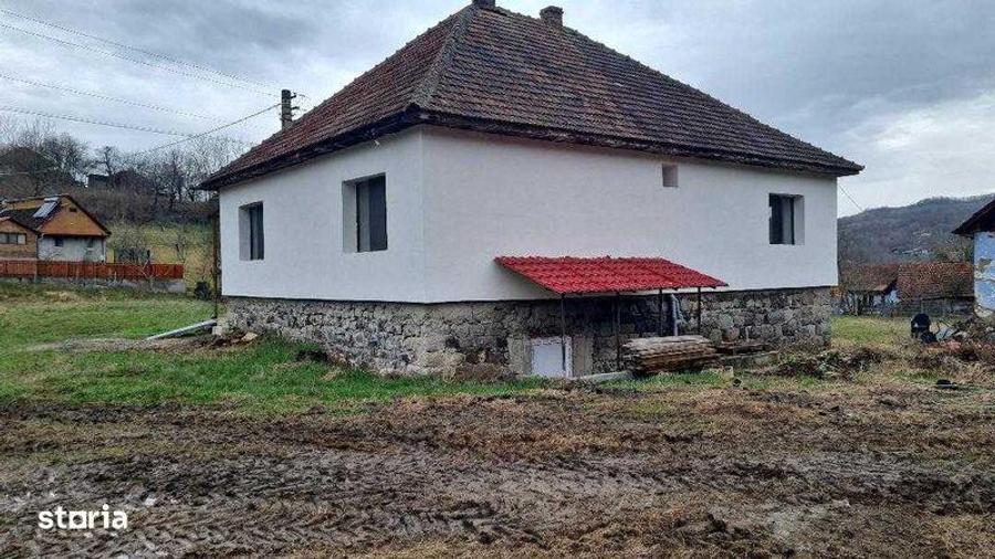 Casă cu 4 camere cu Teren 140 Mp în Central