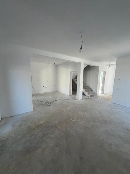 Duplex cu 4 camere cu Canalizare în Vladimirescu