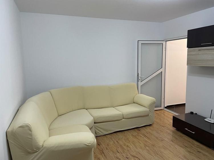 Apartament cu 3 camere nedecomandat, mobilat în Central