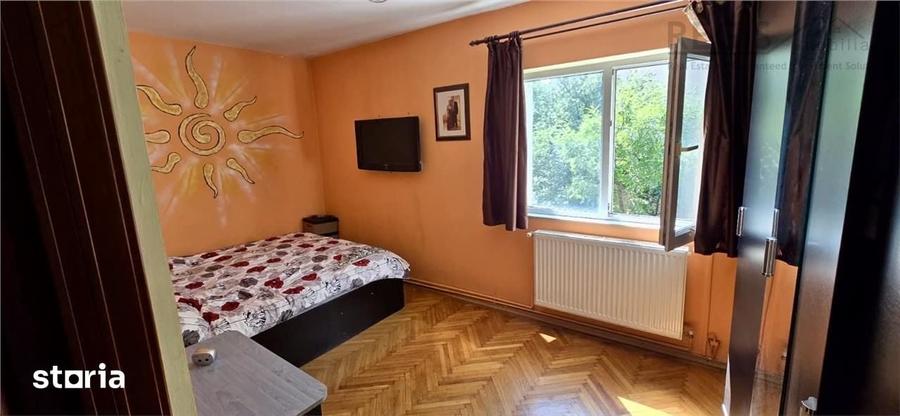 Apartament cu 4 camere decomandat în Tractorul