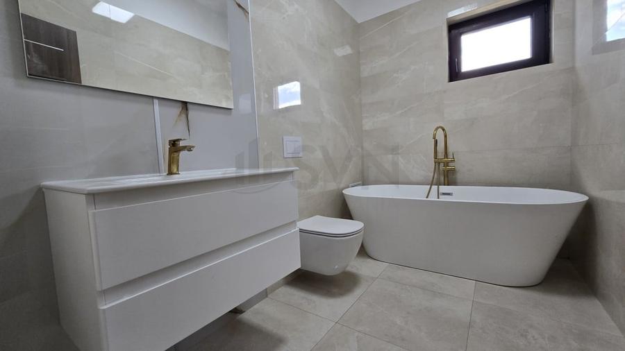 Casă individuală cu 5 camere cu Canalizare în Tunari