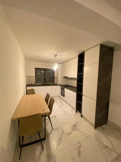 Apartament cu 4 camere decomandat în Central