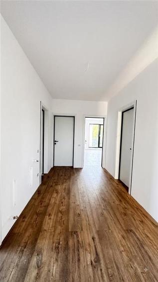 Apartament cu 3 camere decomandat în Tractorul