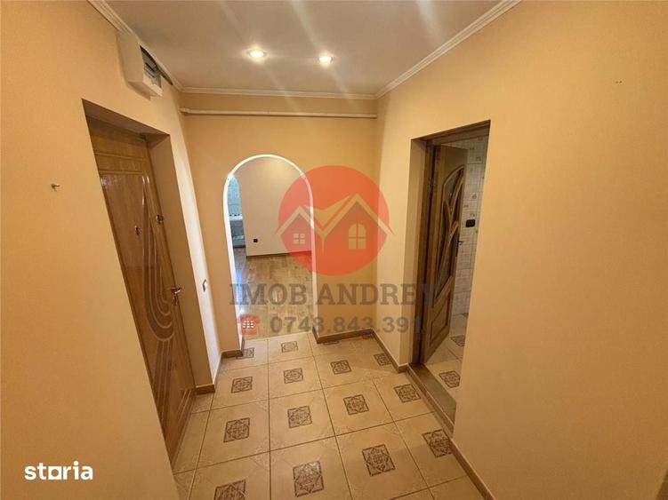 Apartament cu 3 camere decomandat în Vest