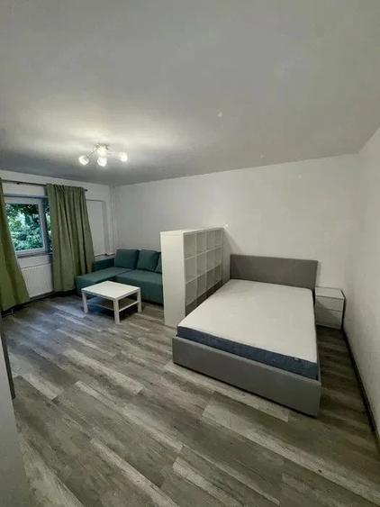 Garsonieră decomandată în Muncii