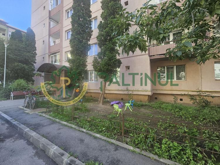 Apartament cu 3 camere decomandat în Vasile Aaron