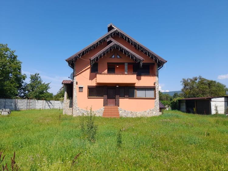 Casă individuală cu 5 camere cu Canalizare în Nord