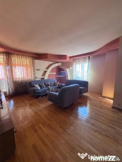 Casă cu 7 camere cu Teren 2500 Mp în Siret