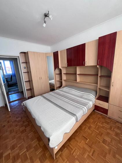 Apartament cu 3 camere semidecomandat în Cantemir