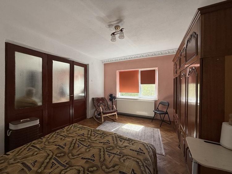 Casă cu 4 camere în Vâlcele