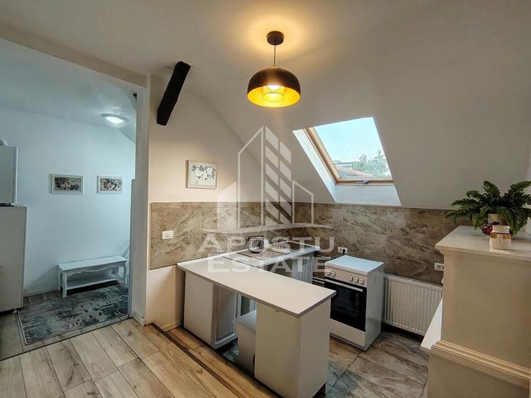 Apartament cu 4 camere semidecomandat, mobilat în Bălcescu