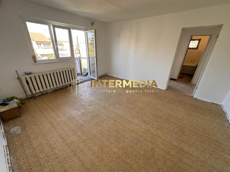 Apartament cu 2 camere semidecomandat în Cetate