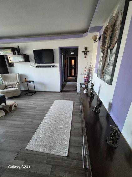 Apartament cu 4 camere semidecomandat în Liteni