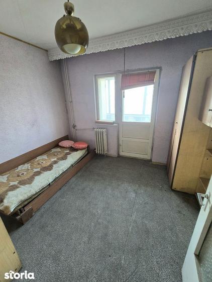 Apartament cu 3 camere decomandat în Mioriței