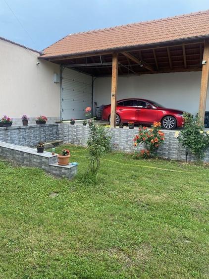 Casă cu 3 camere decomandat în Colun