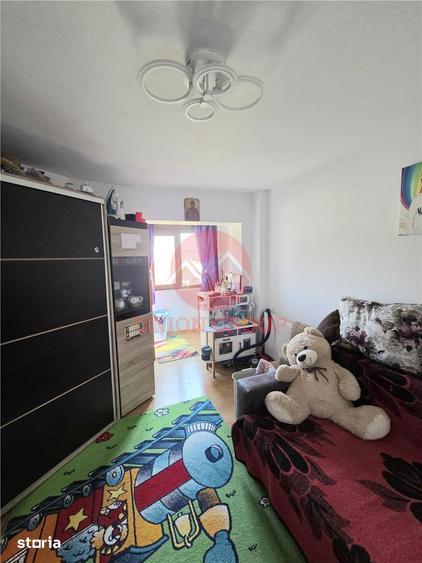 Apartament cu 3 camere, mobilat în Sud