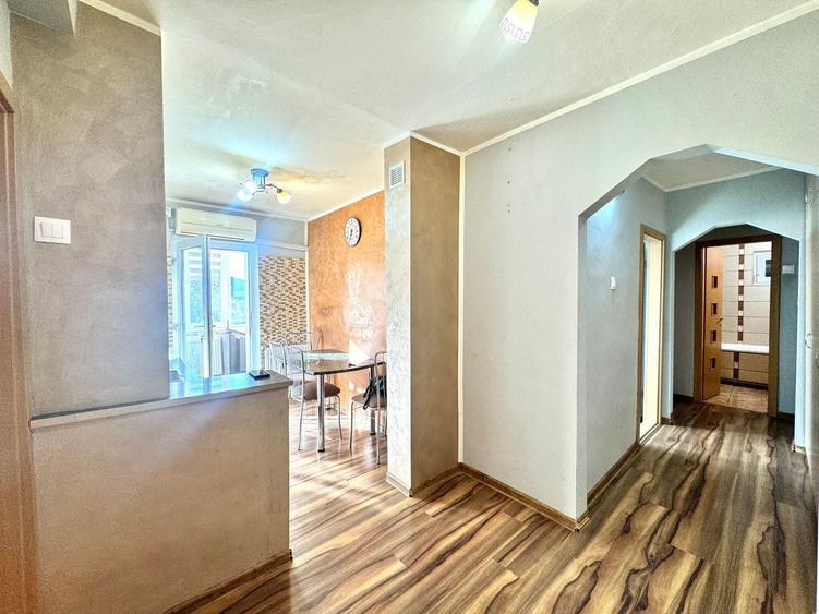 Apartament cu 3 camere decomandat în Lipovei