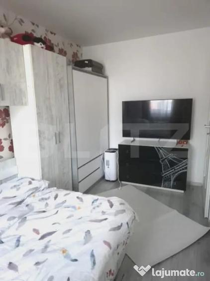 Apartament cu 3 camere decomandat în Noua