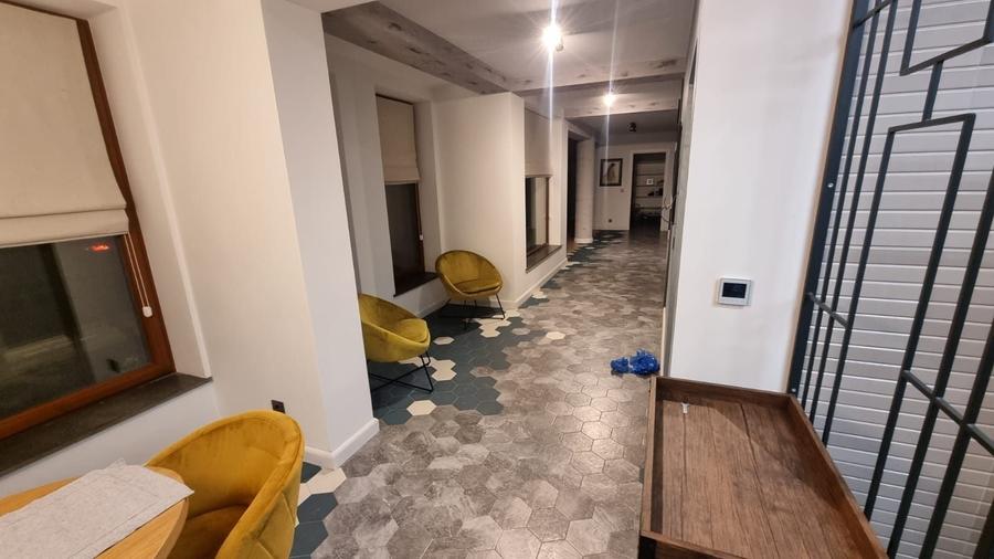 Apartament cu 4 camere decomandat în Central