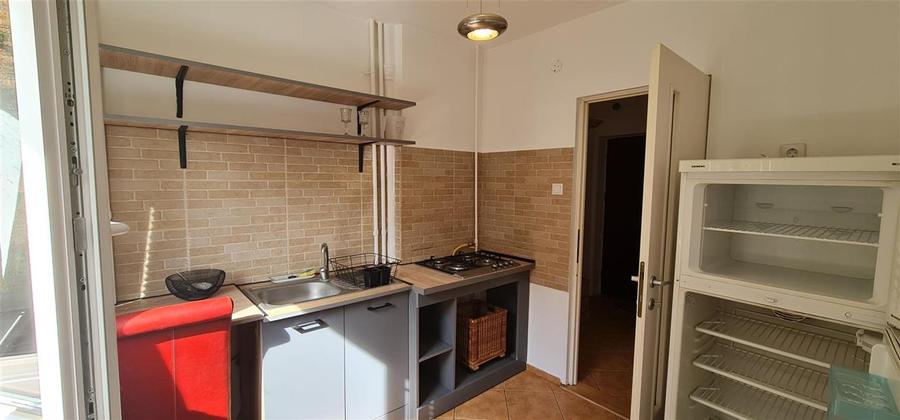 Apartament cu 2 camere semidecomandat, mobilat în Podgoria