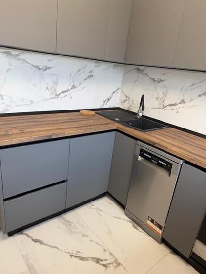 Apartament cu 3 camere decomandat, mobilat în Banu Manta