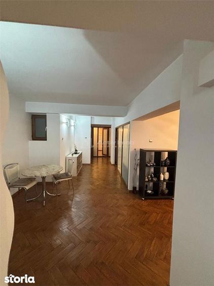 Apartament cu 4 camere decomandat în Port