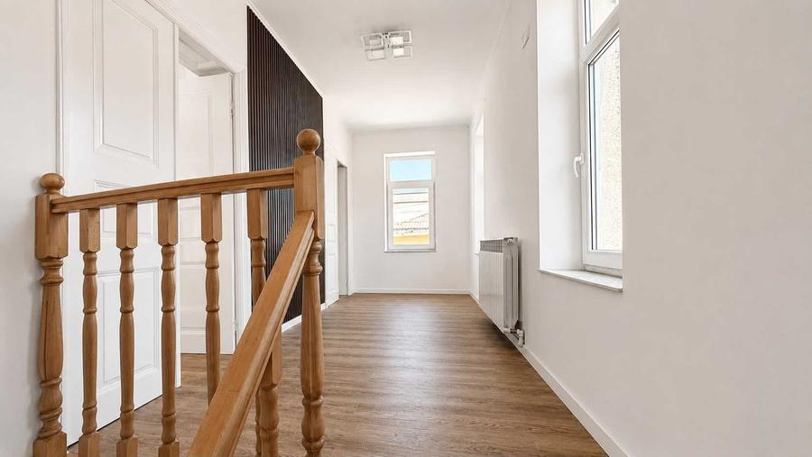 Casă cu 4 camere cu Teren 250 Mp în Central