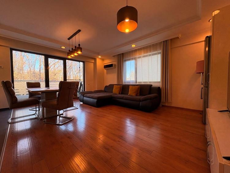 Apartament cu 3 camere decomandat, mobilat în Central